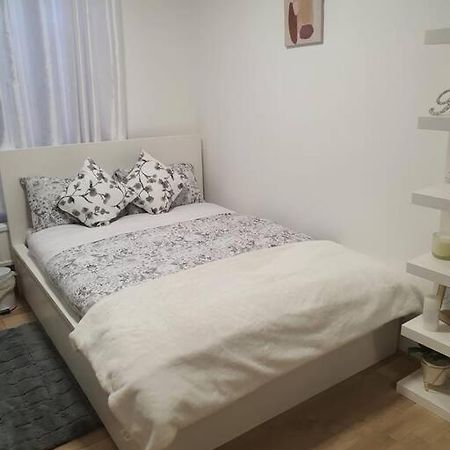 2 Bedroom Flat In Vauxhall, لندن المظهر الخارجي الصورة