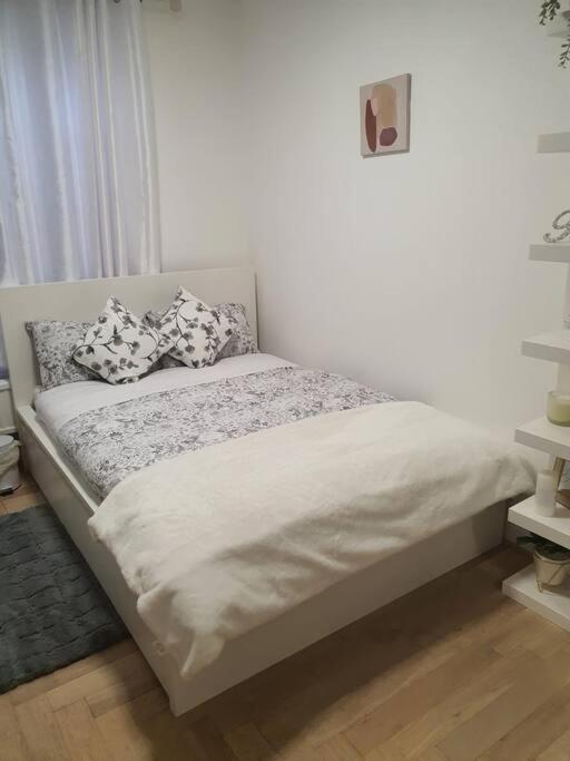 2 Bedroom Flat In Vauxhall, لندن المظهر الخارجي الصورة