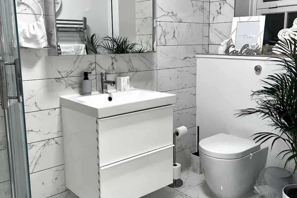 2 Bedroom Flat In Vauxhall, لندن المظهر الخارجي الصورة